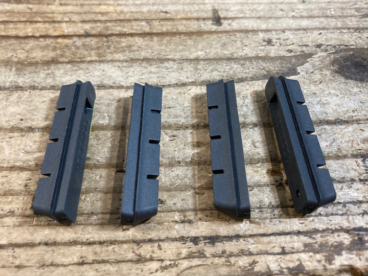 KI425 AX Lightness ブレーキパッド 4pcs カンパニョーロ用