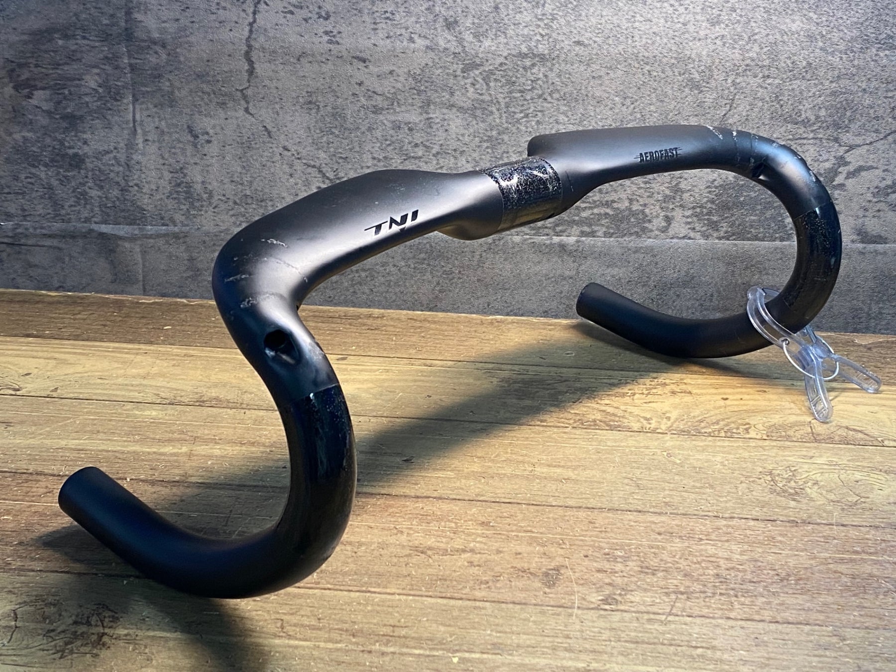 TNi エアロファスト AEROFAST カーボン Φ31.8 380mm JG637 TNi エアロファスト AEROFAST カーボン ドロップハンドル Φ31.8