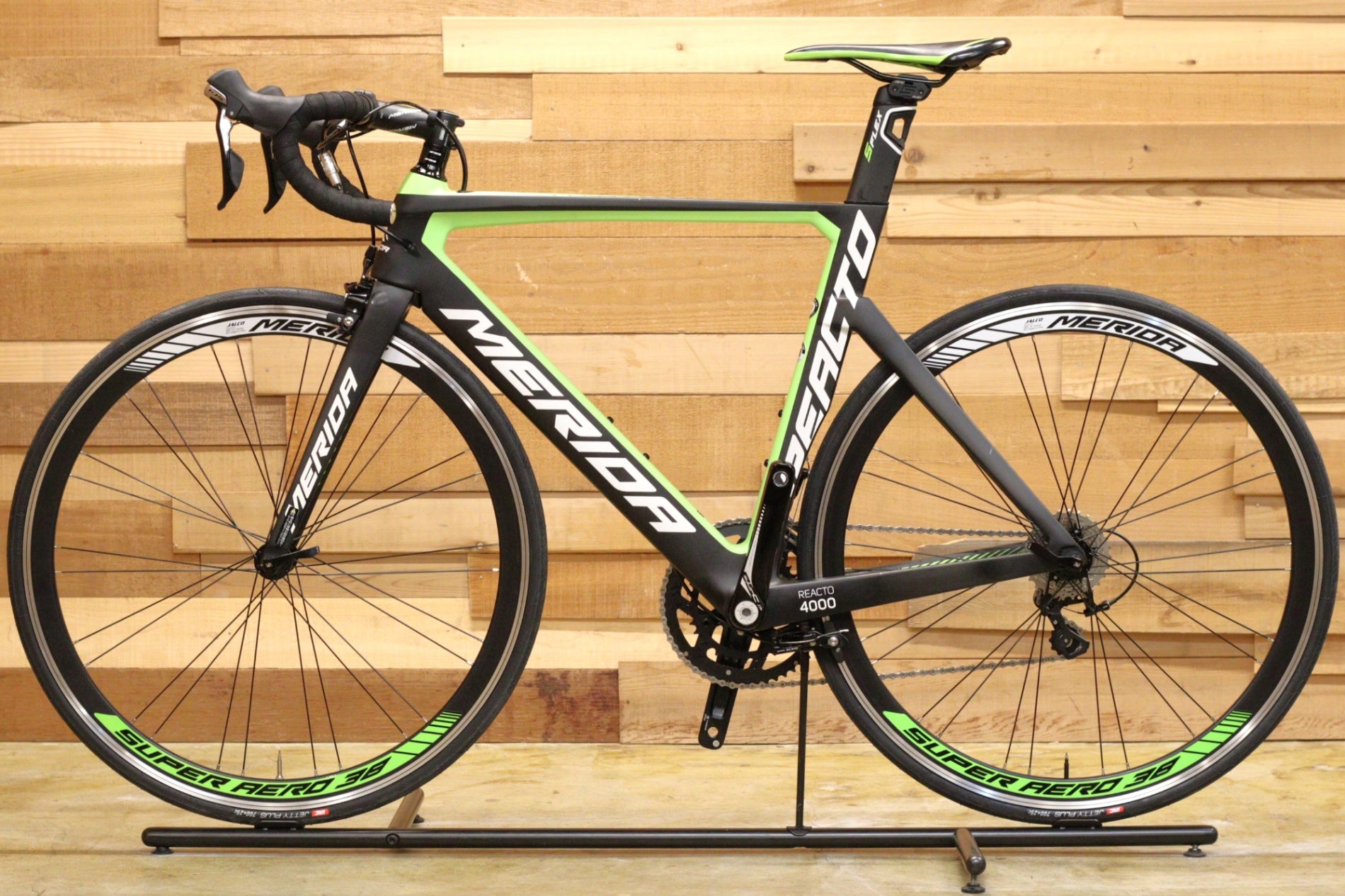 MERIDA リアクト4000 サイズM(520) MERIDA リアクト4000 サイズM(520) REACTO（リアクト）4000｜MERIDA