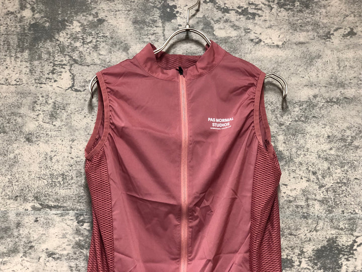 KK159 パスノーマルスタジオ PAS NORMAL STUDIOS MECHANISM STOW AWAY GILET ジレ 赤 M