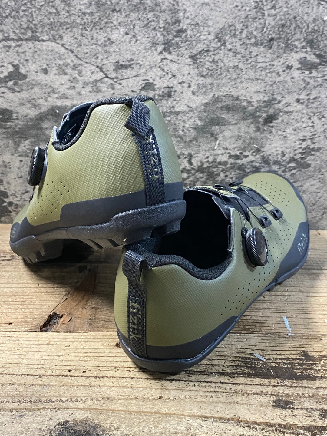 KD174 フィジーク fizik テラ TERRA ATLAS ビンディングシューズ カーキ EU43 SPD