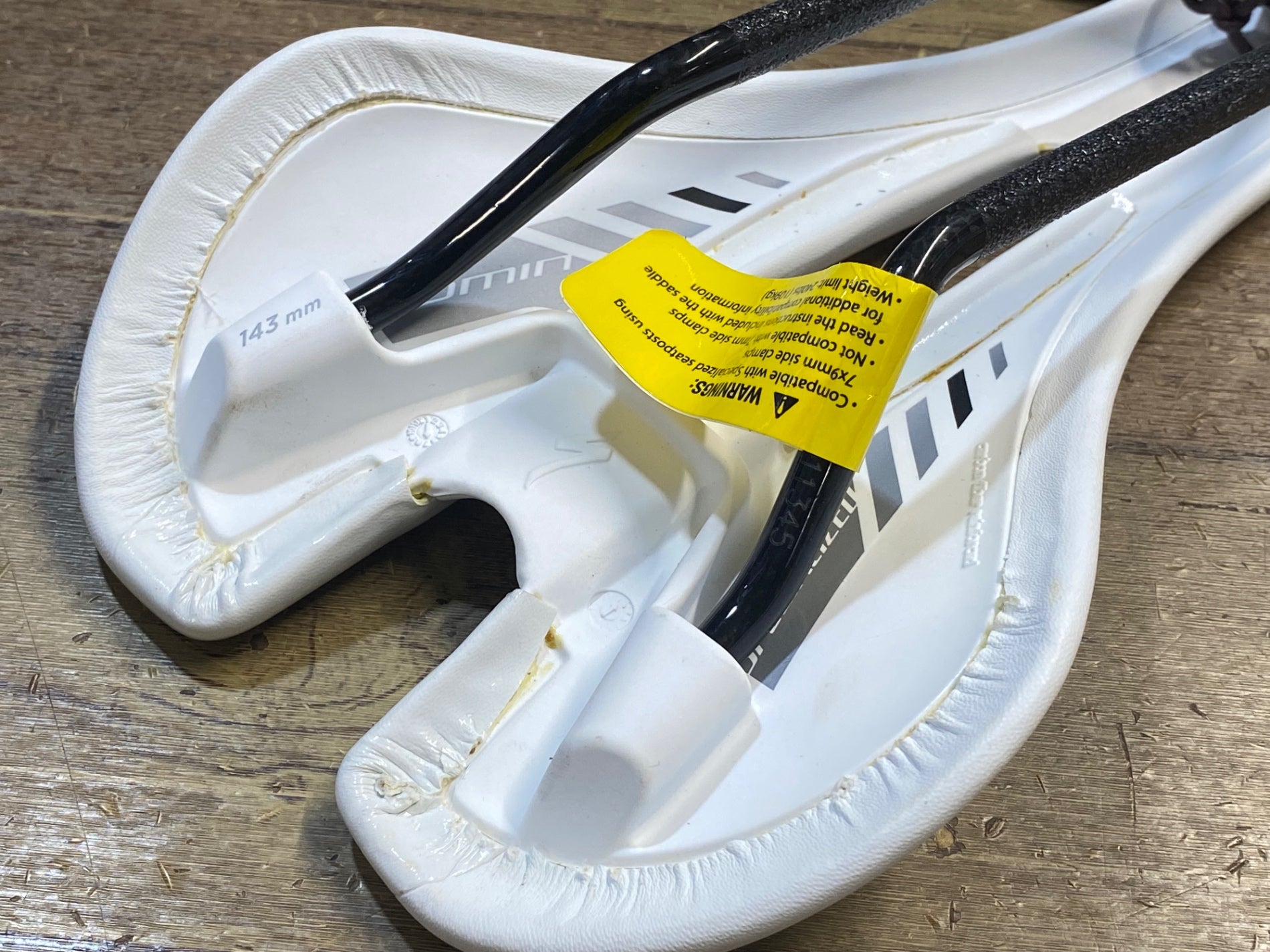 JT776 スペシャライズド SPECIALIZED ROMIN PRO サドル 143mm カーボン