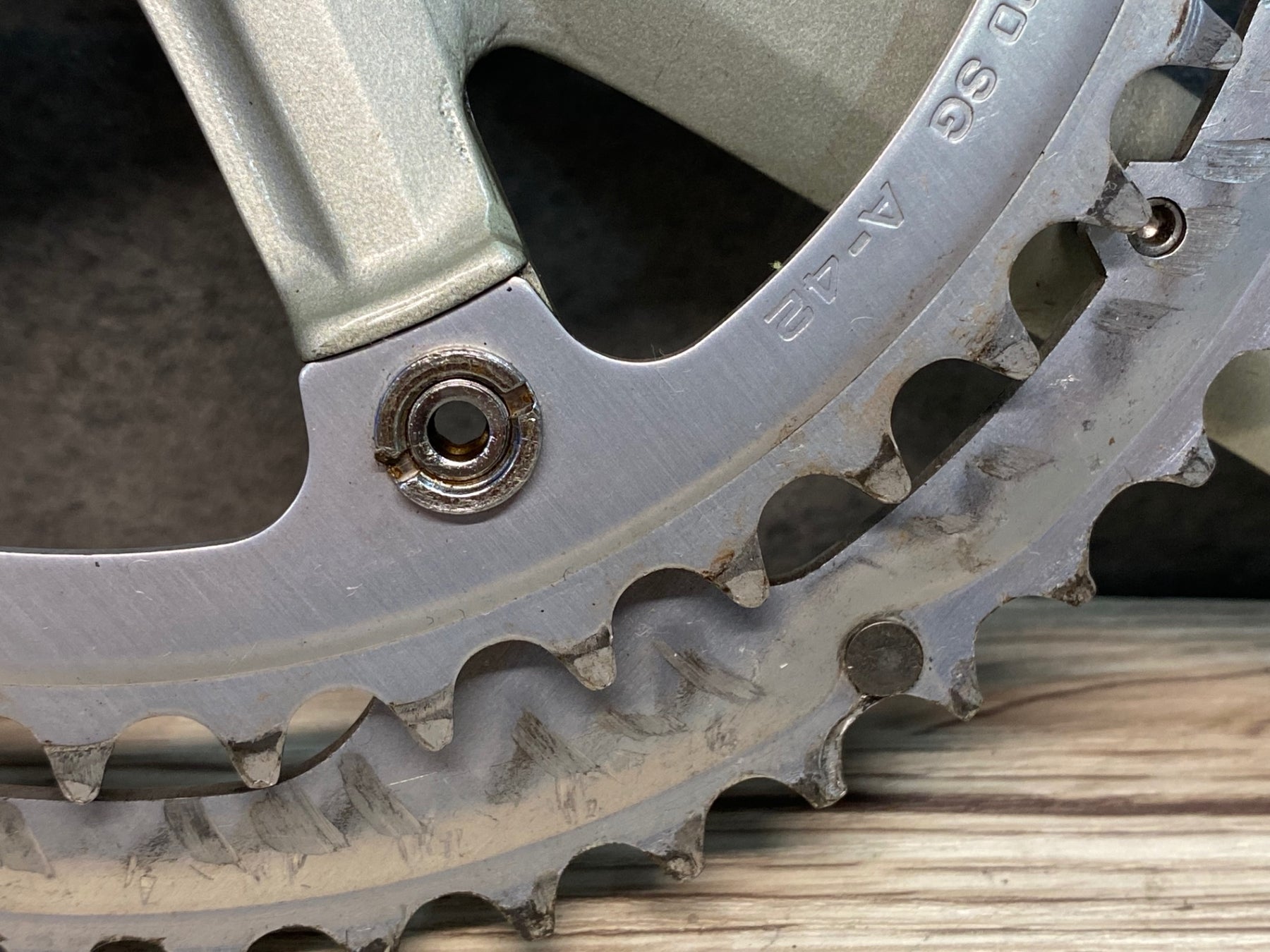 JD664 シマノ SHIMANO 105 FC-1056 クランク 52/42T 165mm BB付き JIS
