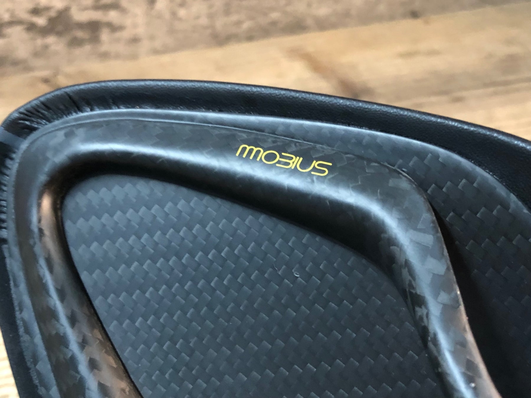 JM706 フィジーク fizik ARIONE 00 サドル 黒 カーボンレール – BICI