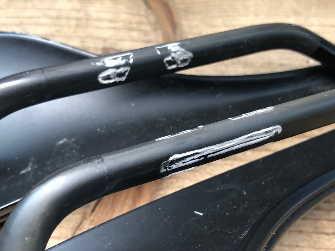 JI421 ボントレガー BONTRAGER AEOLUS PRO カーボンレール サドル 145mm ※クランプ痕あり