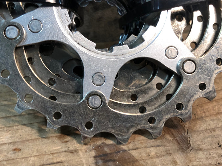 HE605 シマノ SHIMANO 105 CS-5700 スプロケット 12-25T 10s