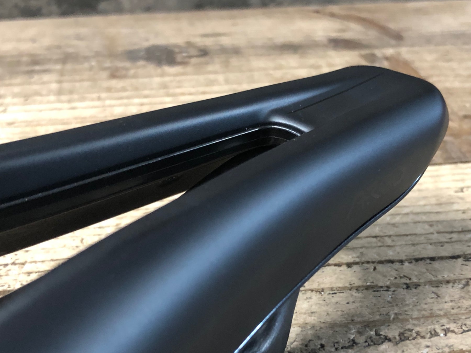 KB144 フィジーク fizik アルゴ テンポ ARGO TEMPO R1 サドル カーボン