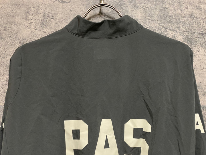KA552 パスノーマルスタジオ PAS NORMAL STUDIOS MECHANISM STOW AWAY JACKET 長袖 ウインドブレーカー オリーブ L