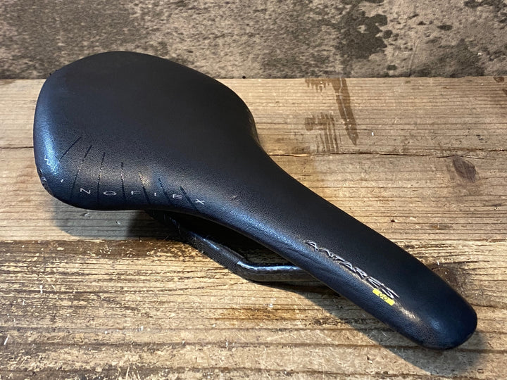 JO971 フィジーク fizik アンタレス ANTARES 00 サドル カーボンレール 140mm 黒 ※破れあり
