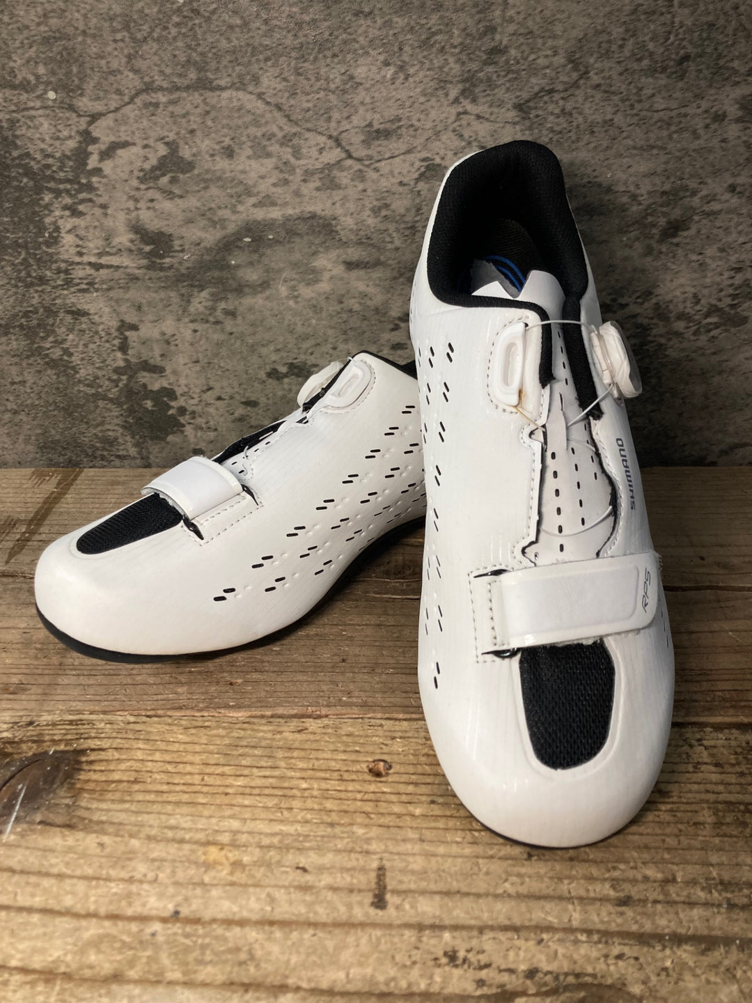 JV657 シマノ SHIMANO RP5 SH-PR501-S W ビンディングシューズ 白 EU43 ※汚れ