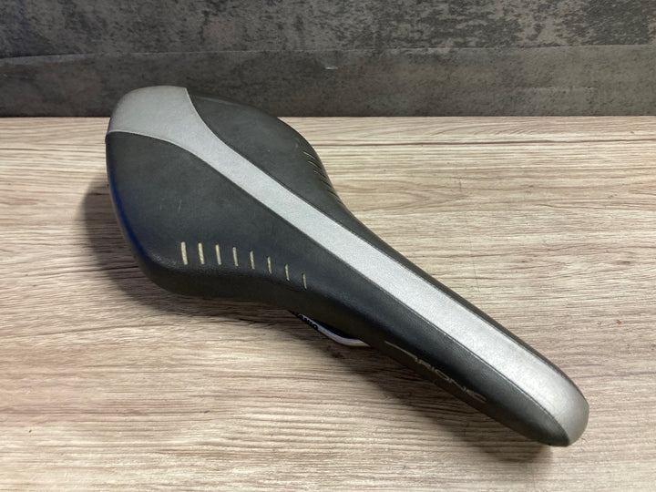 JR172 フィジーク fizik ARIONE サドル 黒 シルバー TITANIO レール