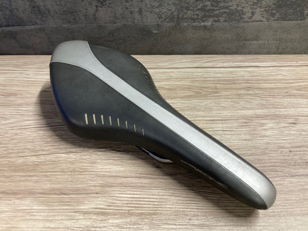 JR172 フィジーク fizik ARIONE サドル 黒 シルバー TITANIO レール