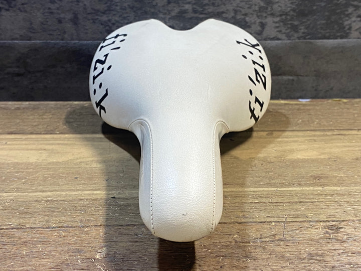 JT772 フィジーク fizik アリアンテ ALiANTE サドル 白 kium レール