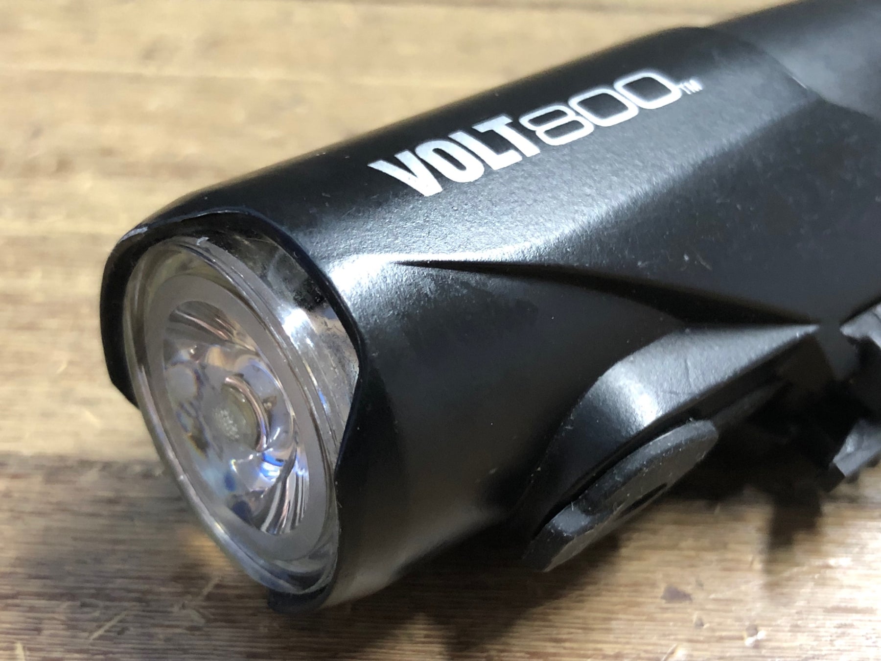 アクセサリー CATEYE VOLT800 JU153 キャットアイ CATEYE ボルト VOLT 800 フロントライト 点灯確認