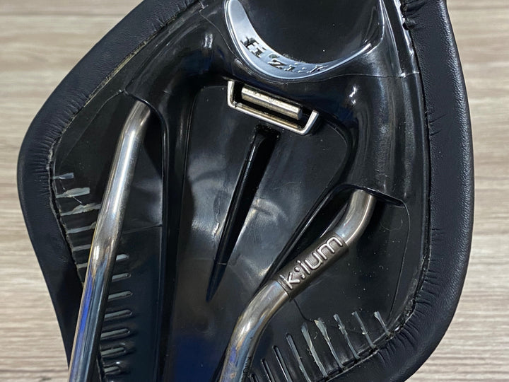 KQ627 フィジーク fizik ANTARES R3 サドル 黒 kiumレール
