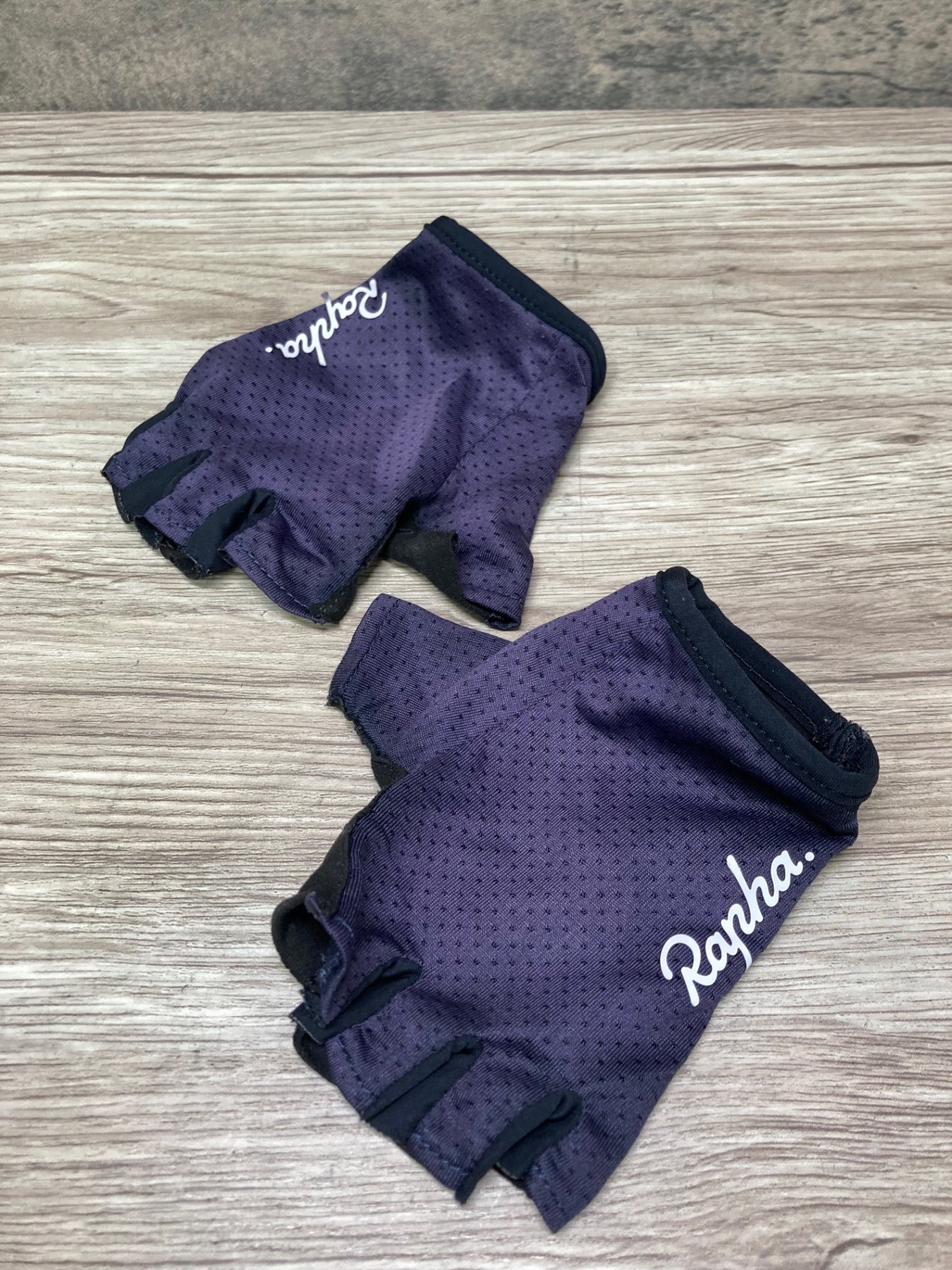 Rapha LIGHTWEIGHTBIB Lサイズ 値引交渉可 IX551 ラファ Rapha サイクルグローブ XS ※ロゴ剥がれ パープル – BICI