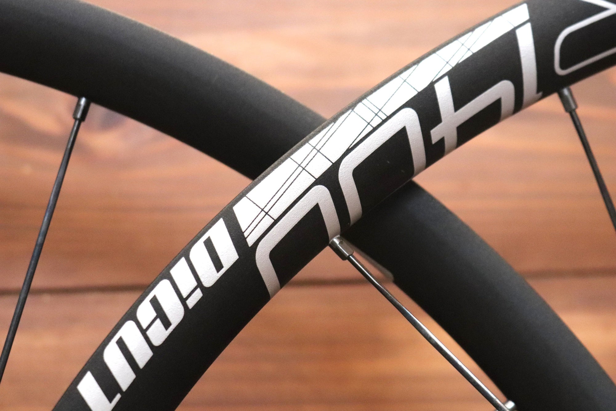 DT SWISS CR1400 DICUT アルミ チューブレスレディ ホイールセット