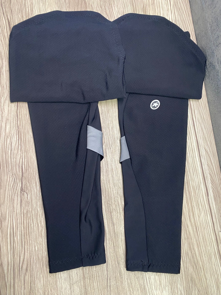 JM777 アソス ASSOS レッグウォーマー 黒 サイズ不明 裏起毛