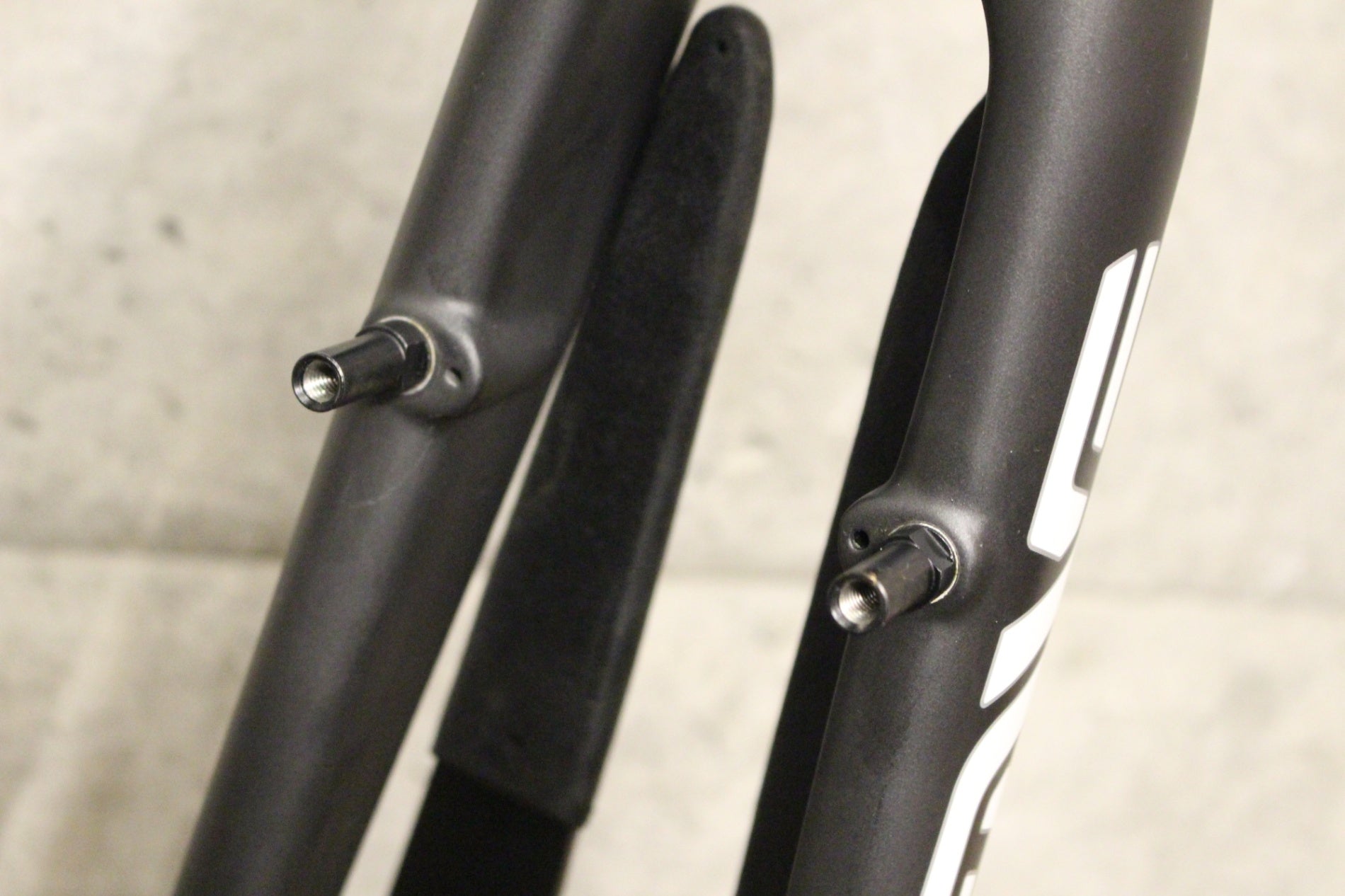 未使用品 エンヴィ ENVE CARBON CROSS FORK カーボン フロントフォーク