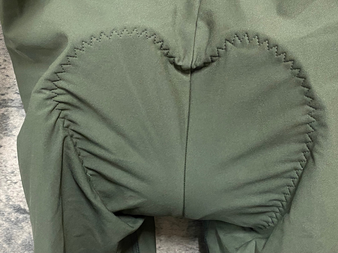 KD861 カフェドシクリステ Cafe du Cycliste MARINETTE Man ビブショーツ カーキ M 裏起毛