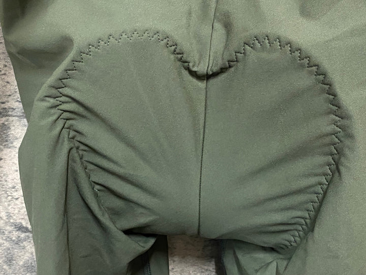 KD861 カフェドシクリステ Cafe du Cycliste MARINETTE Man ビブショーツ カーキ M 裏起毛