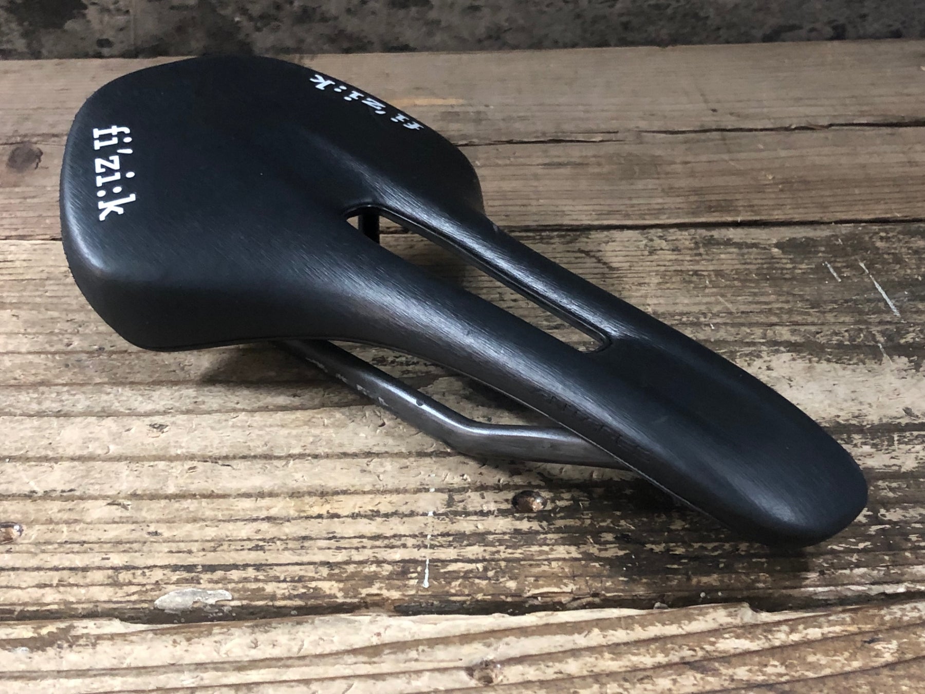 JS185 フィジーク FIZIK VENTO ANTARES 00 サドル カーボンレール