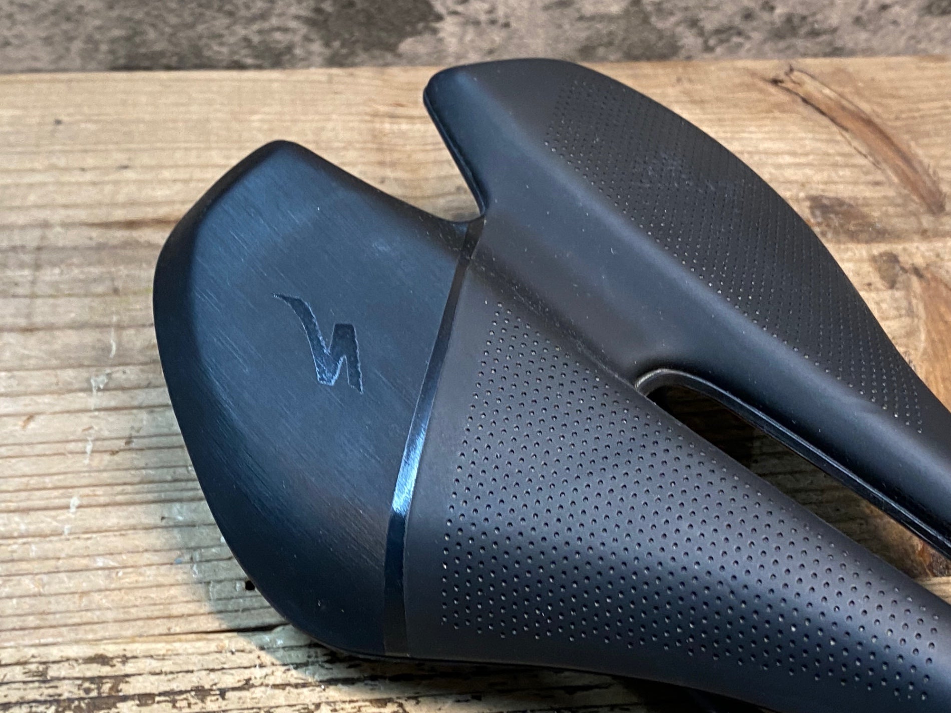 JP323 スペシャライズド SPECIALIZED TOUPE EXPERT サドル 黒 143mm