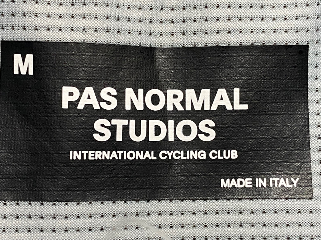 JC400 パスノーマルスタジオ Pas Normal Studios | Men's Mechanism Jersey 半袖 サイクルジャージ ミディアムグレー M