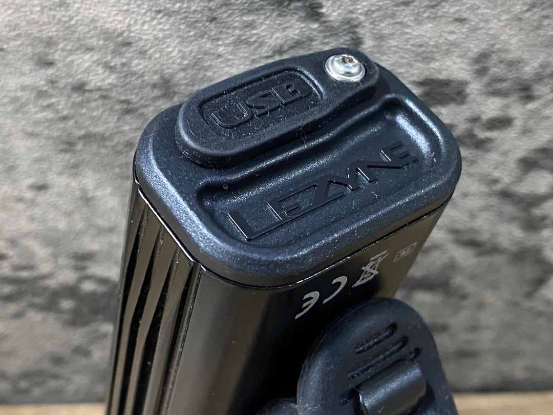 KQ632 レザイン LEZYNE MACRO DRIVE 1300XXL フロントライト 点灯確認済み