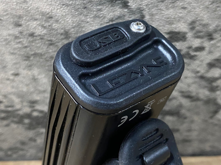 KQ632 レザイン LEZYNE MACRO DRIVE 1300XXL フロントライト 点灯確認済み
