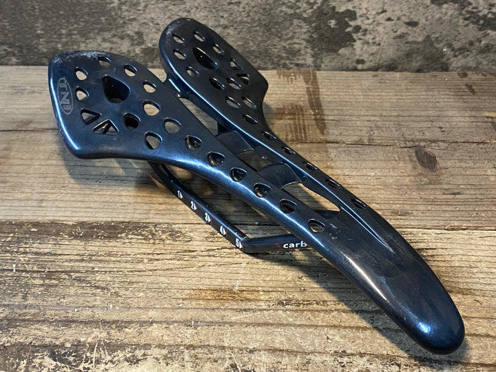 JP625 TNI メッシュサドル カーボンレール 140mm