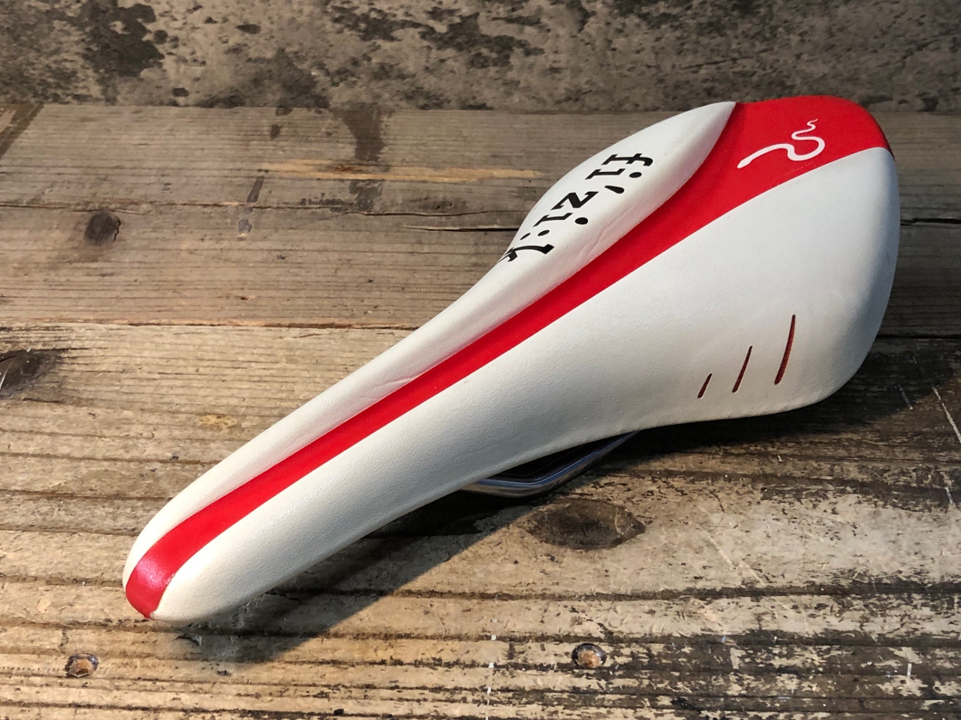 JR131 フィジーク fizik アリオネ ARIONE VSX サドル 130mm kiumレール