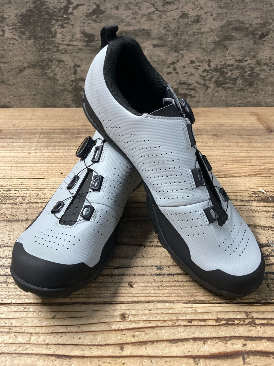 KL779 フィジーク fizik テラ TERRA ATLAS ビンディングシューズ EU42 2穴 グレー ※アウトソールひび割れ