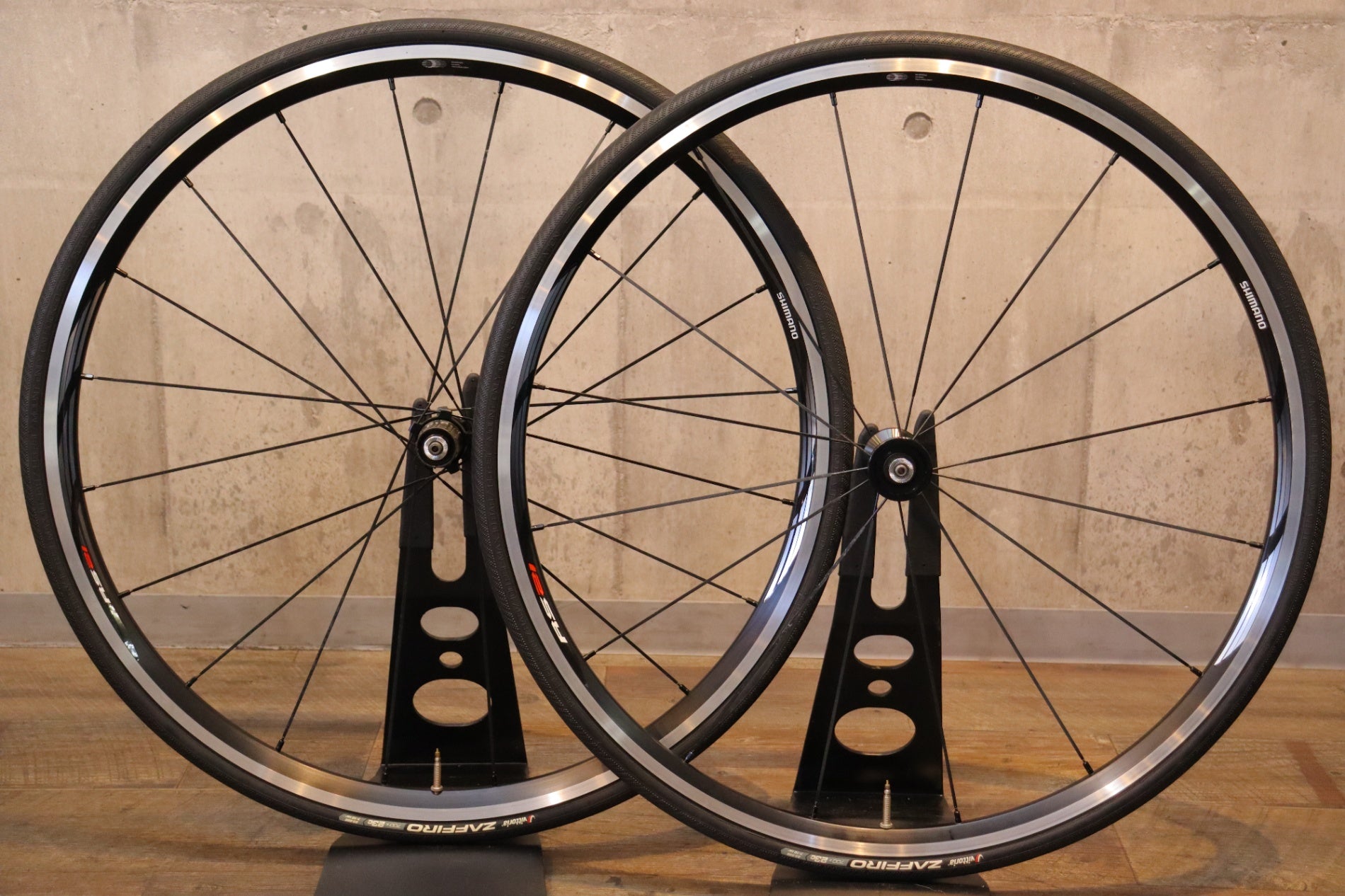 Shimano WH-RS21 クリンチャーホイールセット SHIMANO WH-RS21クリンチャーホイールセット