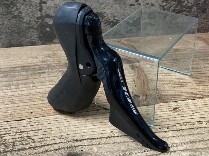 KB045 シマノ SHIMANO 105 ST-R7025 前期 右 STIレバー 11s 油圧 ※ホース取付部割れ, 油漏れの為ジャンク