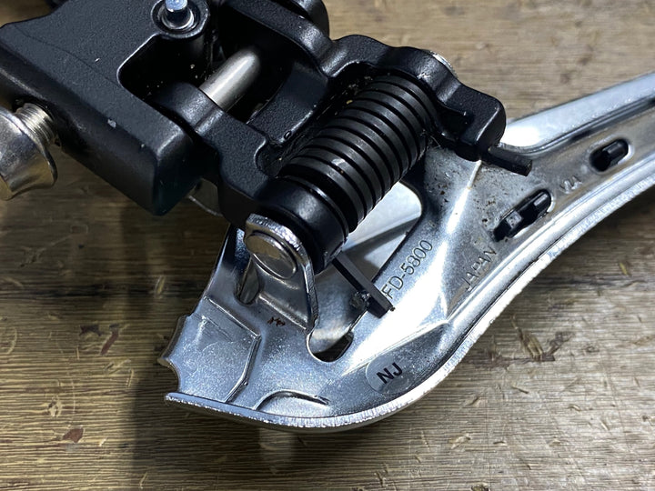 KD999 シマノ SHIMANO 105 FD-5800 フロントディレイラー 黒 ※ワッシャー欠品