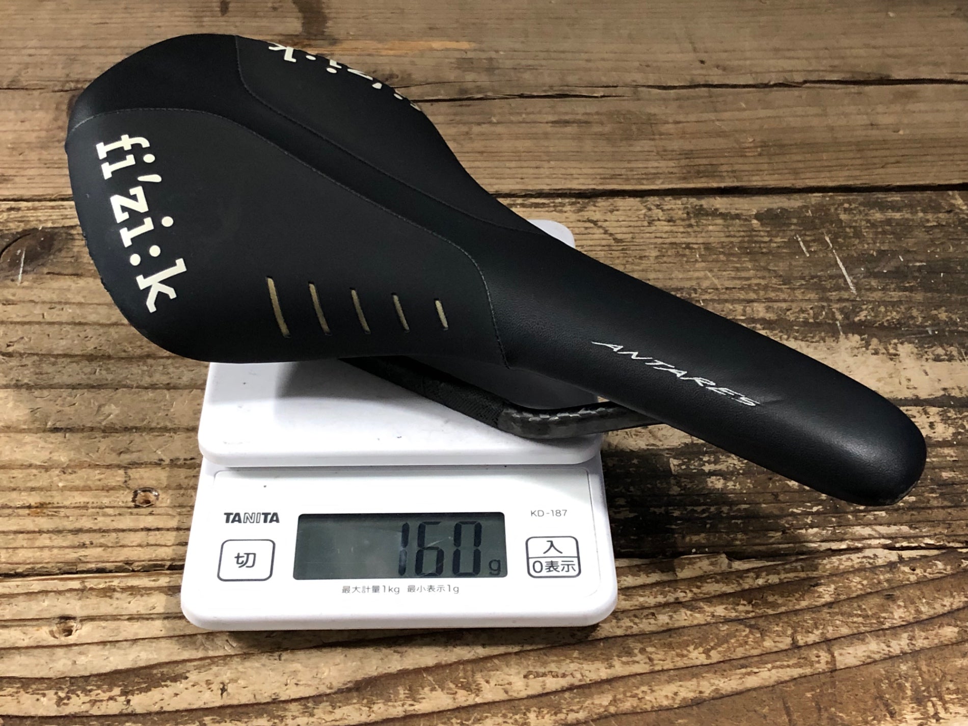 JT073 フィジーク fizik ANTARES R3 サドル 黒 カーボンレール 140mm