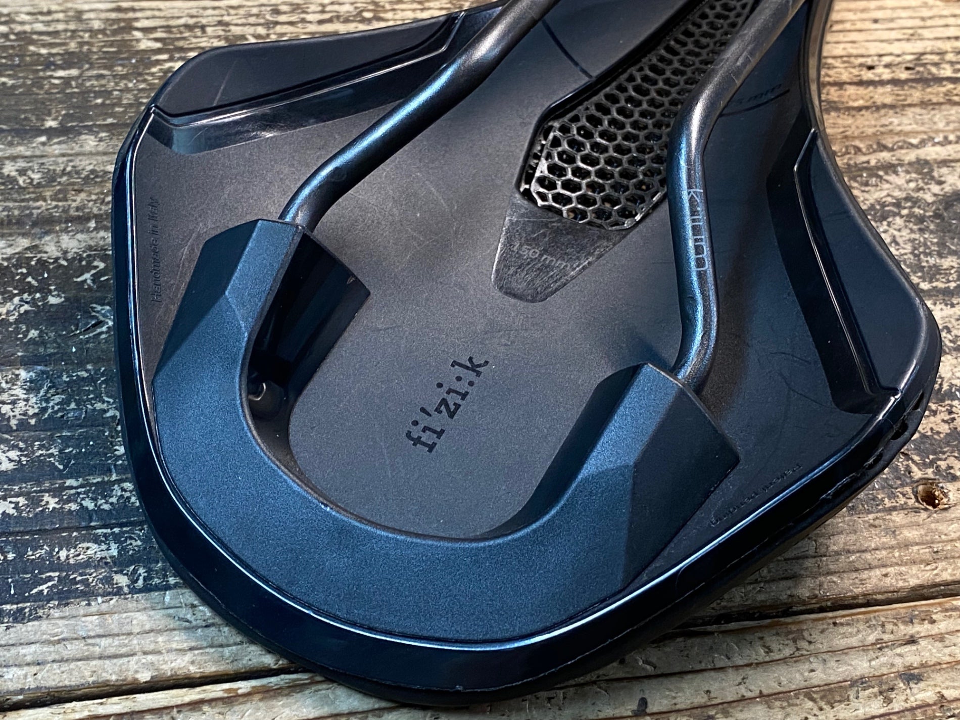 JJ406 フィジーク fizik Vento ARGO Adaptive R3 3D サドル Kiumレール