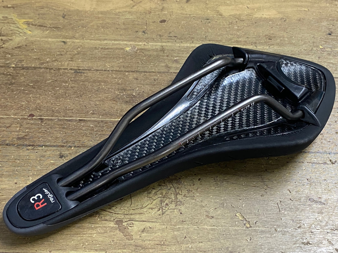 KN961 フィジーク fizik アリオネ ARIONE R3 REGULAR サドル 黒 kium レール 125mm