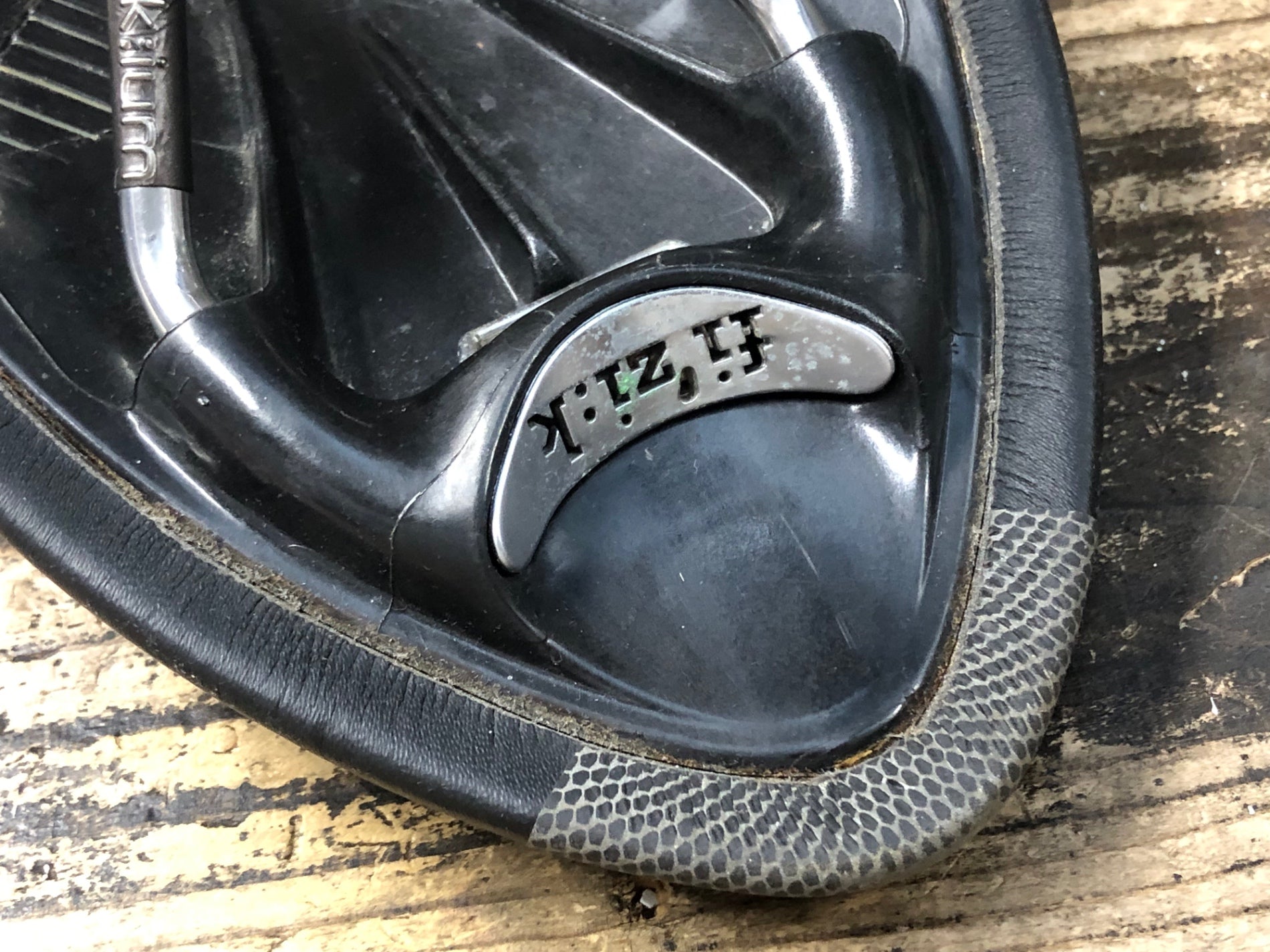 JY772 フィジーク fizik ARIONE VSX サドル 黒 kiumレール 257mm