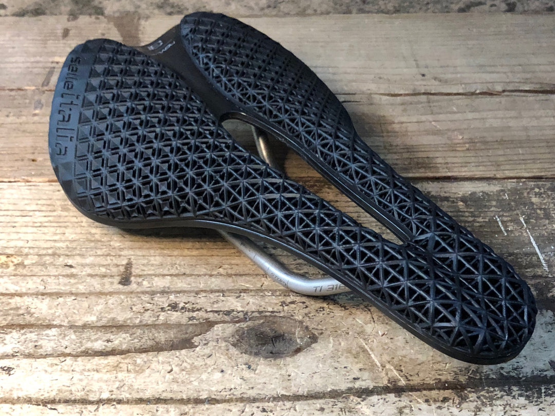 JR118 セライタリア selle italia NOVUS BOOST EVO 3D サドル Ti316レール 145mm