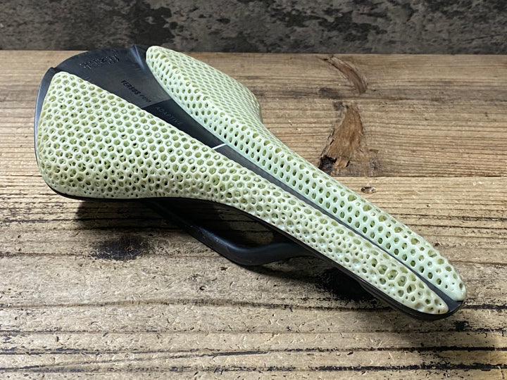 KI607 フィジーク fizik VERSUS EVO ANTARES 00 ADAPTIVE サドル LARGE 146mm カーボンレール 白