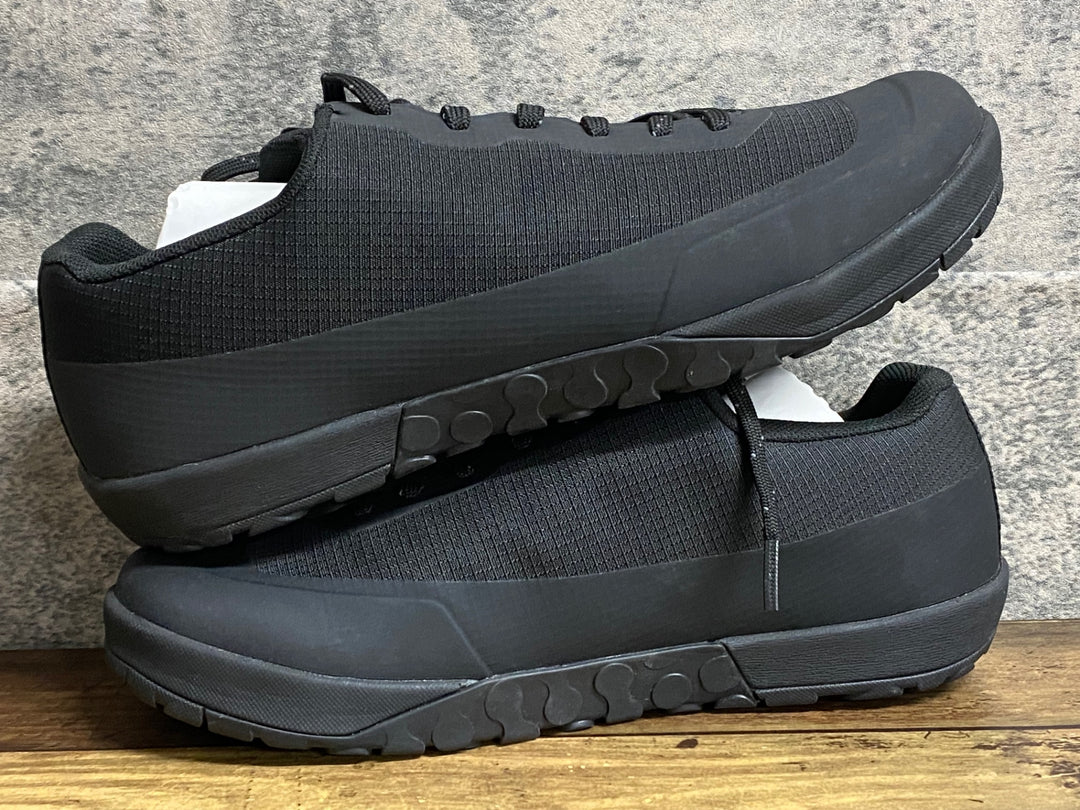 JY003 フィジーク fizik GRAVITA VERSOR FLAT フラットシューズ レース 黒 EU41