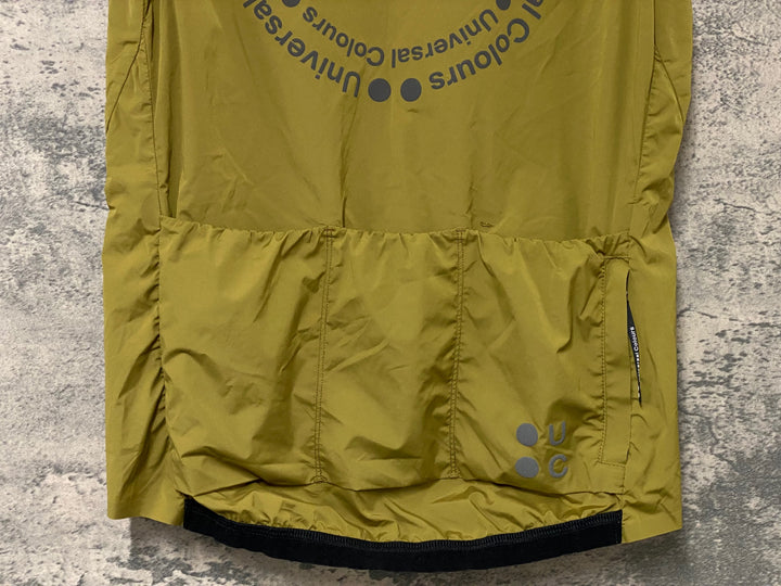 KN739 ユニバーサルカラーズ Universal Colours CHROMA INSULATED GILET ジレ サイクルベスト カーキ XS