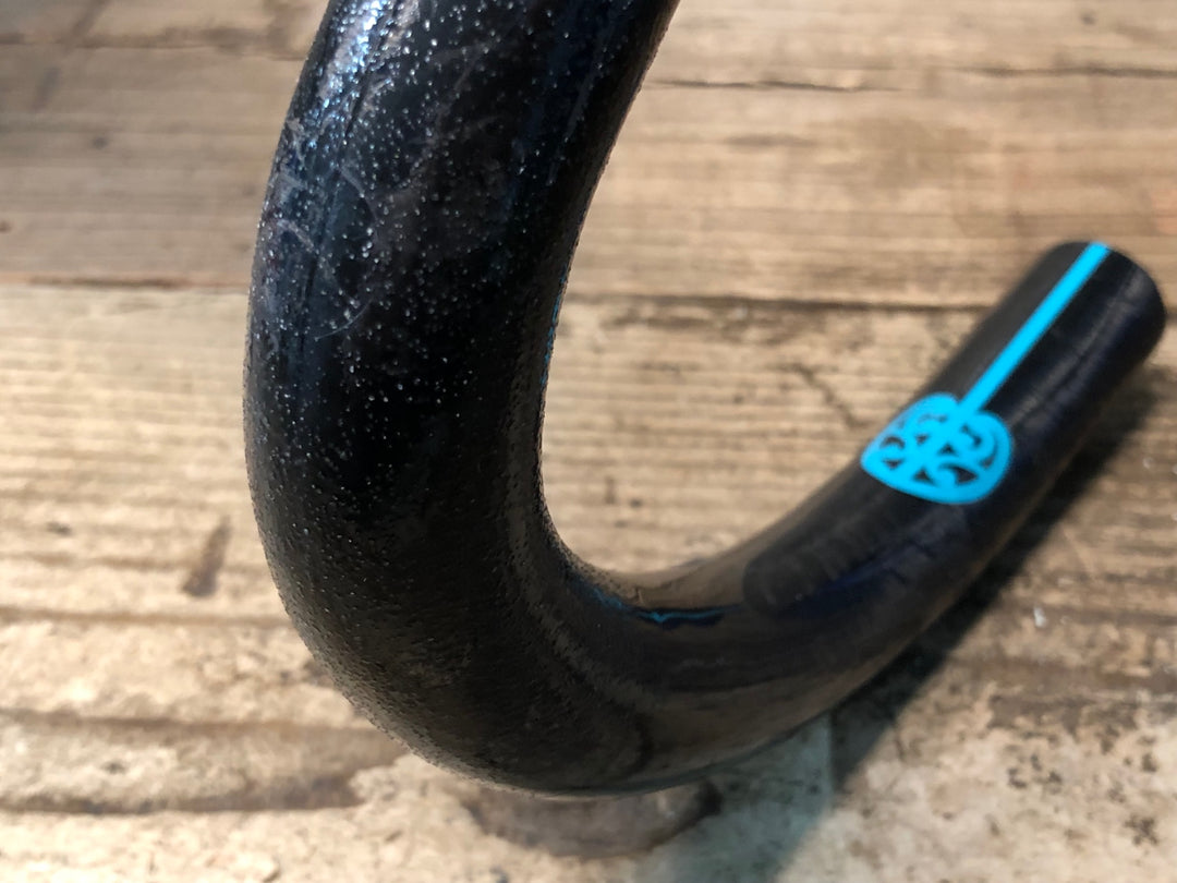 JP943 チャプター2 CHAPTER2 MANA BAR C-C-402mm STEM100mm 一体型カーボンハンドル マウント付属