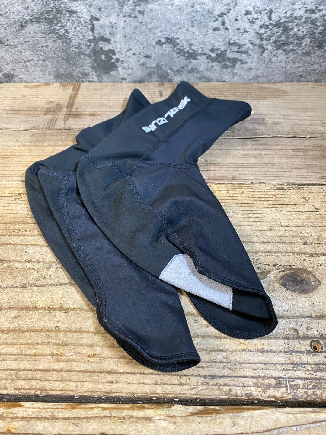 KG048 パールイズミ PEARL iZUMi ソックスカバー 黒 M-L ※ロゴ劣化