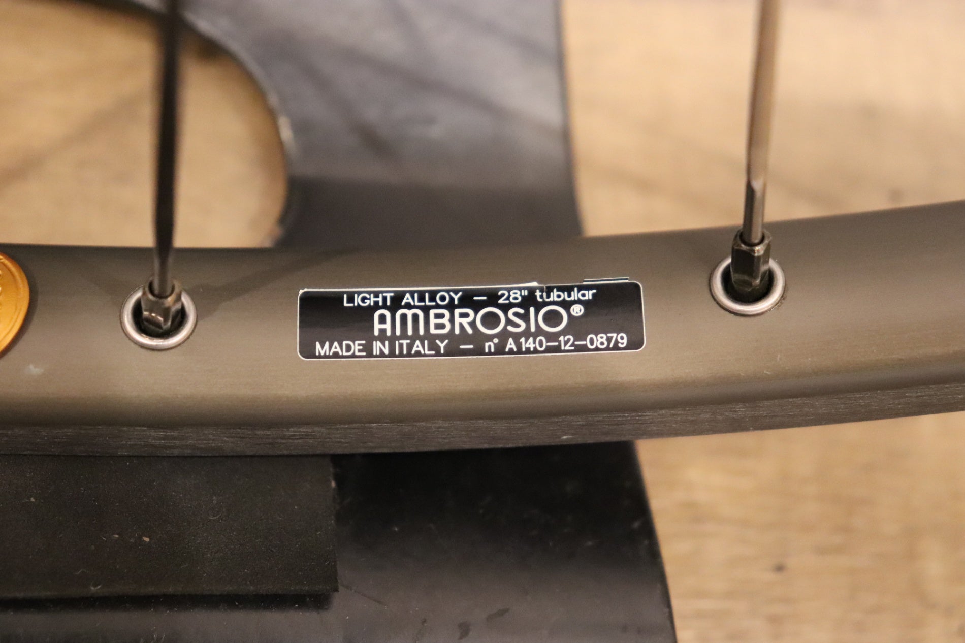 アンブロシオ AMBROSIO ネメシス Nemesis 32H 前後ハブ：WHITE