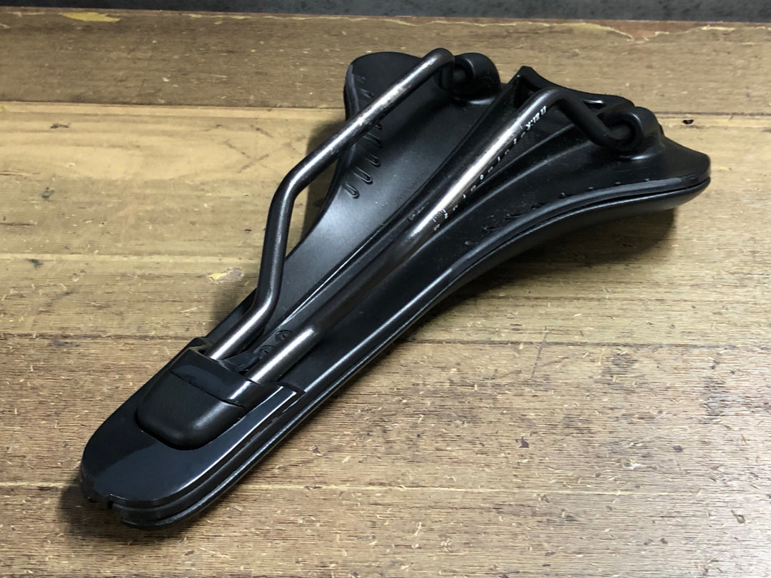 KL932 フィジーク fizik ANTARES R3 VERSUS EVO サドル KIUMレール 138mm ※ロゴプレート欠品