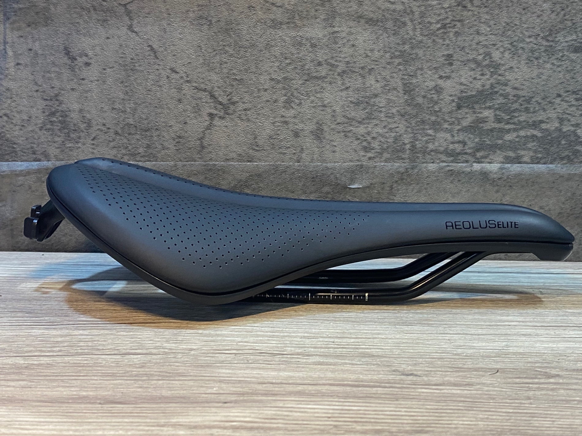 JU985 ボントレガー BONTRAGER AEOLUS ELITE サドル 黒 145mm クロモリ