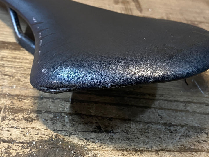 JO971 フィジーク fizik アンタレス ANTARES 00 サドル カーボンレール 140mm 黒 ※破れあり
